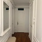 Cosy Haussmanian アパート パリ