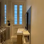 Cosy Haussmanian * パリ