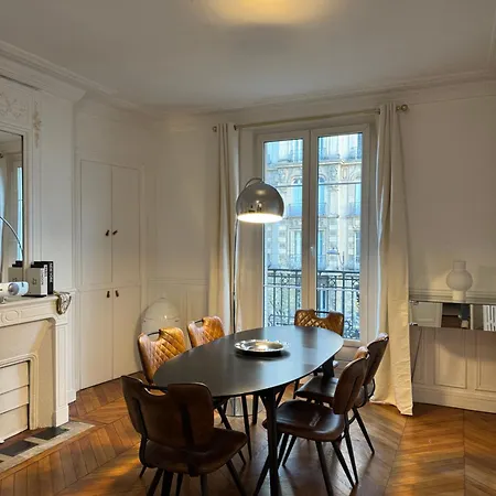 Cosy Haussmanian باريس