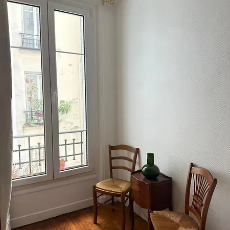 Cosy Haussmanian * باريس