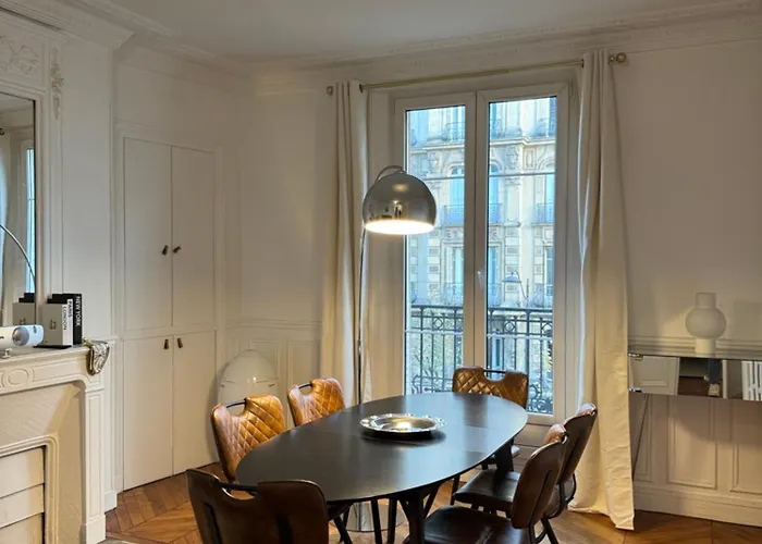Cosy Haussmanian باريس