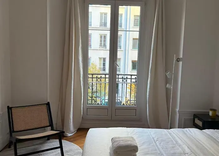 شقة Cosy Haussmanian